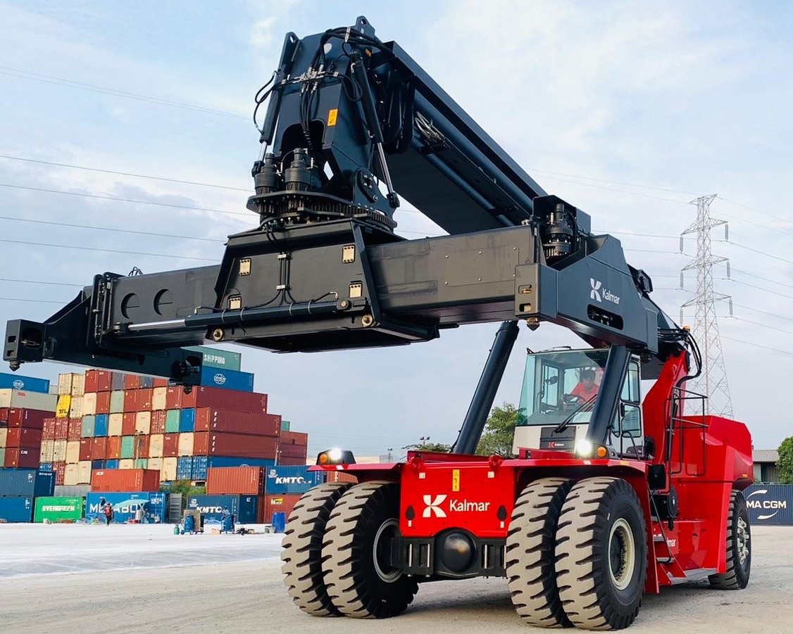 Two new Kalmar reach staker DRU450-62S5 units delivered to a customer in Laem Chabang, Thailand.”